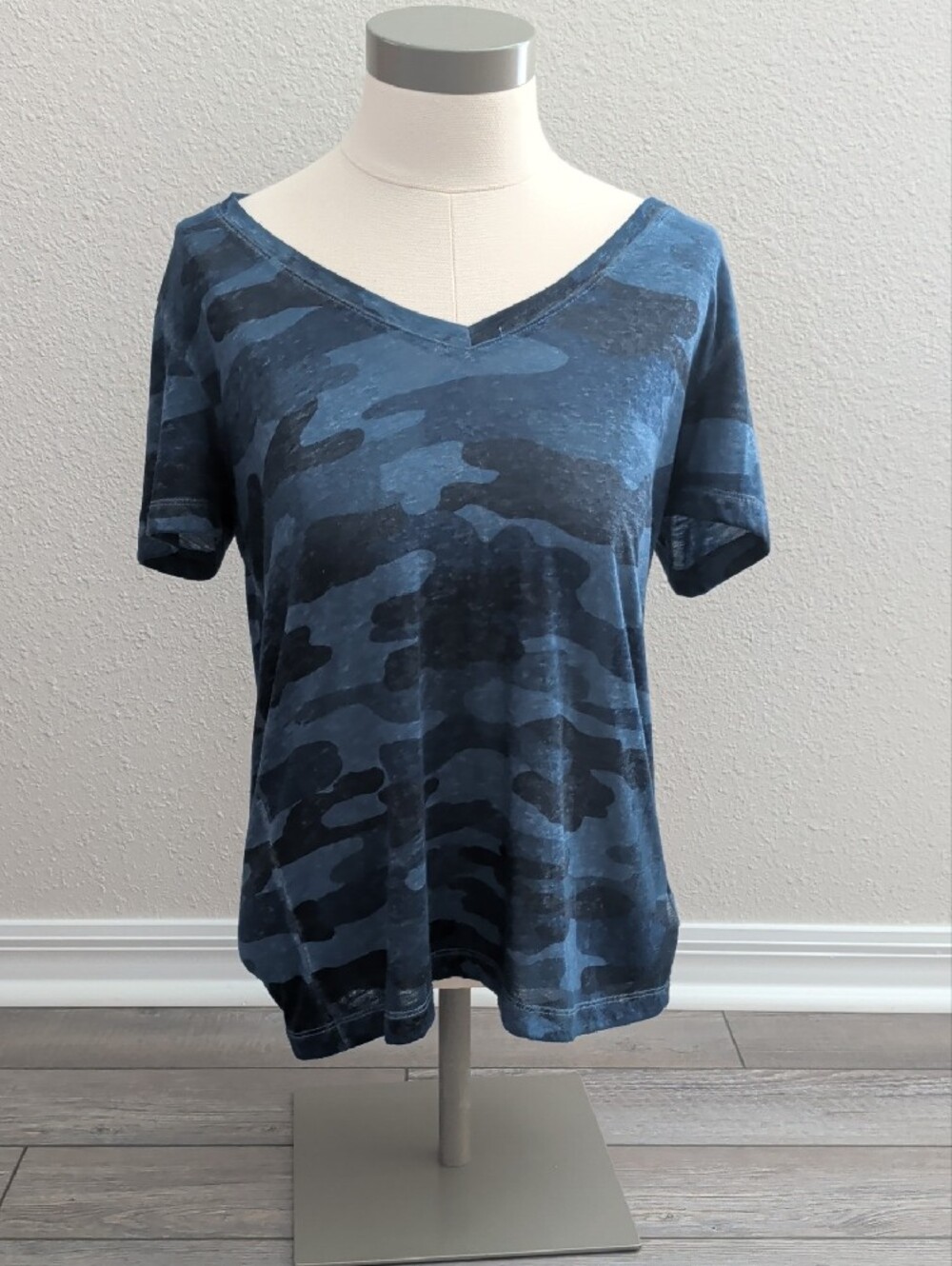 Lucky Brand Blue Camouflage V-Neck Short Sleeve Top